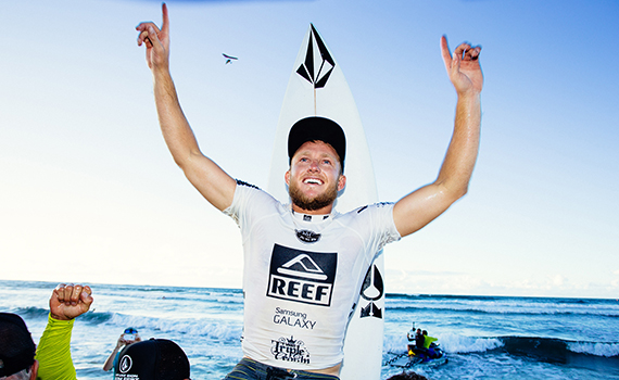 Dusty Payne (HAW) continued his dominant performance at the REEF Hawaiian Pro today, posting a near-perfect 19.64 in the Final to win the event.
Image: ASP / Kelly Cestari