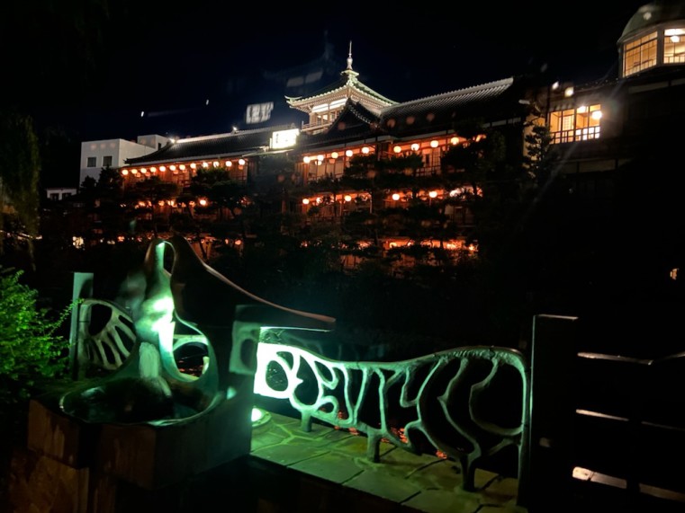 東海館は伊東市指定有形文化財。昭和3年から平成9年まで温泉旅館として営業していました。