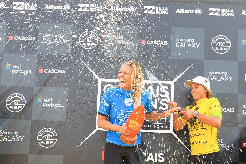 Stephanie Gilmore celebrates her win at the Cascais Women's Pro.Image: ASP / Masurel