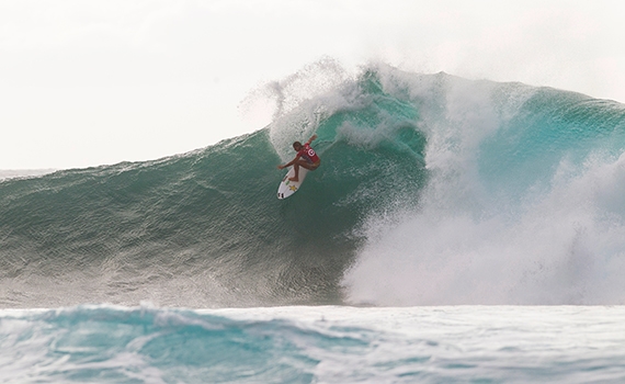 Courtney Conlogue (USA) posts the first Perfect 10 of the competition in Round 4 today.
Image: ASP / Kirstin Scholtz