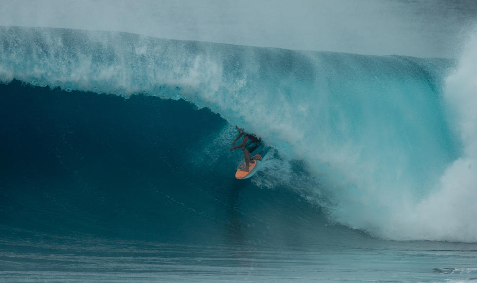 ブルースはバックドアで9ポイントをスコア. - WSL / Brian Bielmann/Volcom