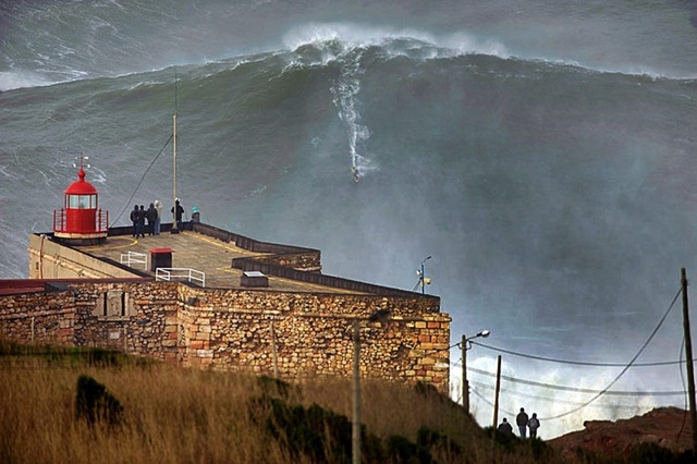 スーパービックウェイヴスポットNazare by SURFTOTALTV