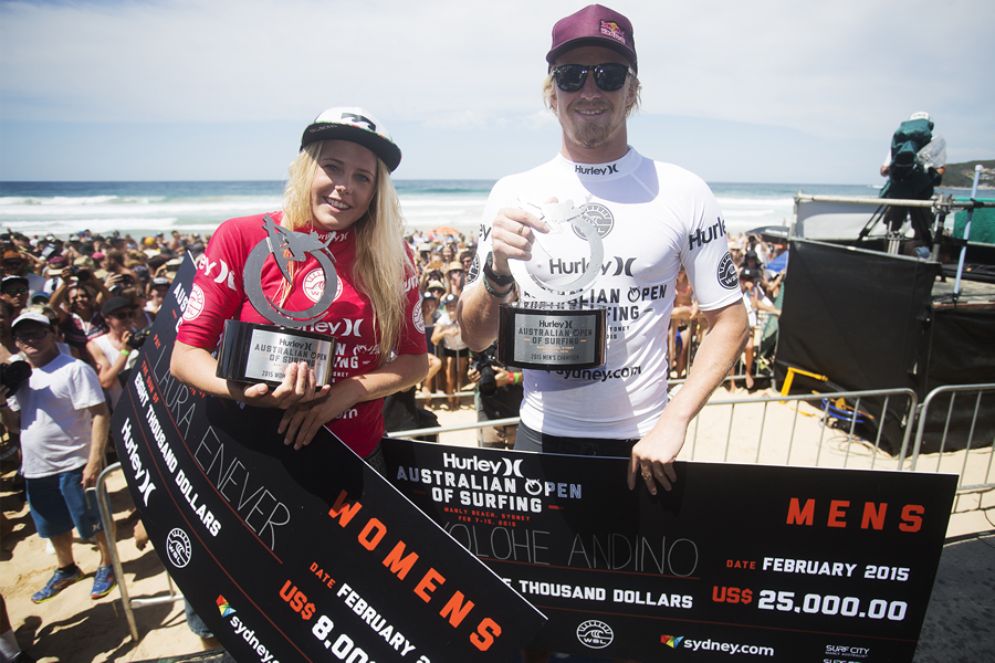 優勝したコロへとローラ。　WSL/Matt Dunbar