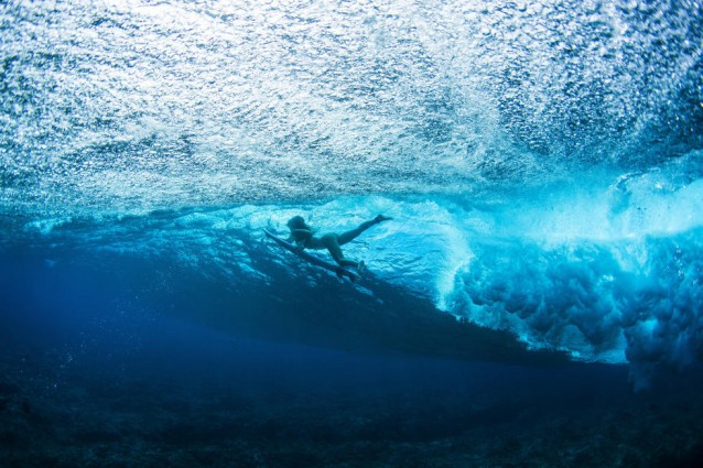 Nikki Van Dijk below the waves at Cloudbreak.-WSL/