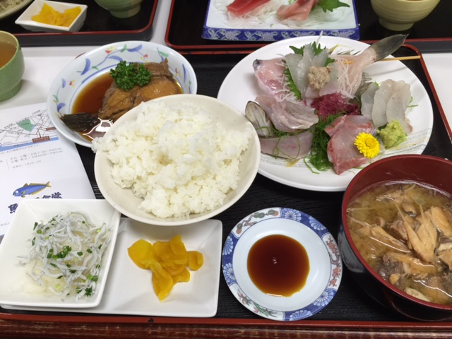 1,500円程度の今日の特選定食！ご飯は大盛りにしても無料だそうです。