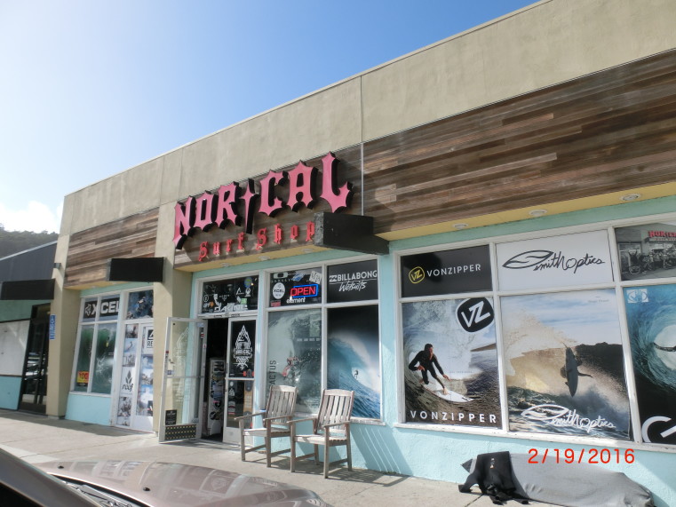 ポイントの目の前にある、有名なNORCAL SURF SHOP