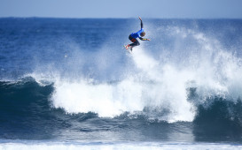 ラウンドアップを決めたコロヘ・アンディーノ（USA）PHOTO: © WSL/ Sloane