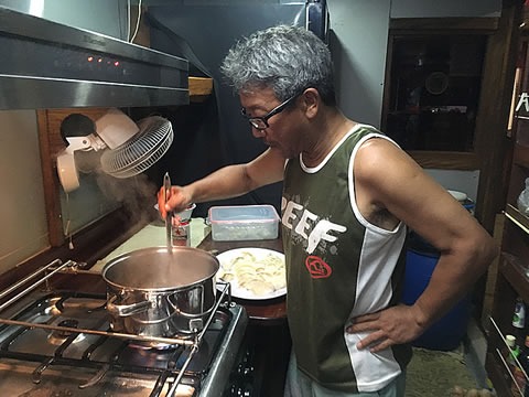 焼きギョーザのあとは、水ギョーザも召し上がれ～