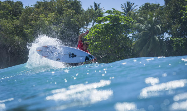 同じくセミファイナルで敗退したオーストラリアのソリ・バエリー(WSL/Poullenot/Aquashot)