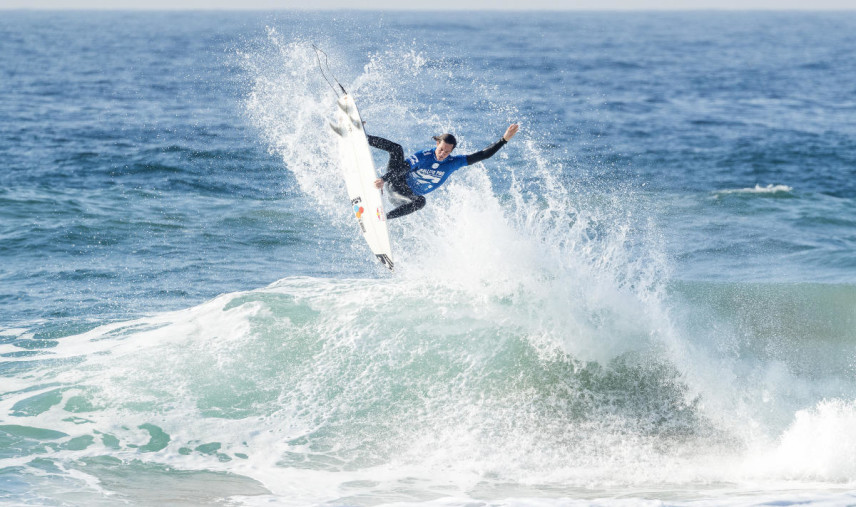 ジョディは、リバース、アーリーウープ、ストレートエアにスーパーマンと多彩なエアーを魅せた。WSL/KELLY CESTARI