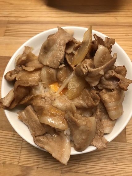(スタミナ丼の出来上がり!)