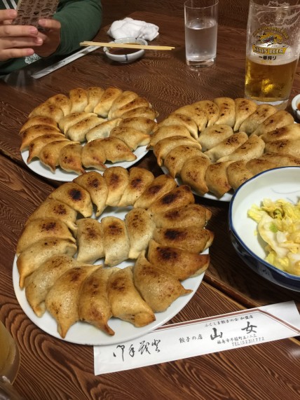 円盤餃子が3皿。たしかにインスタ映えしますね！