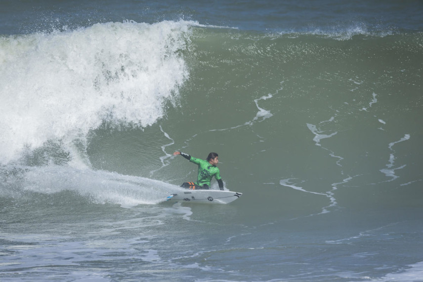 敗退したもののパワーサーフィンを魅せた田中大貴プロ/WSL/ DAMIEN POULLENOT