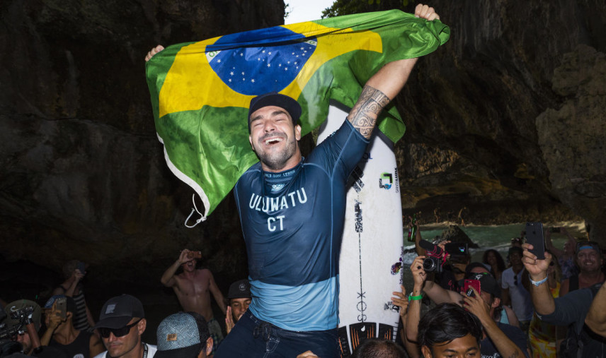 CT初優勝を飾り祝福されるルーキーのカルドソ/WSL / Kelly Cestari