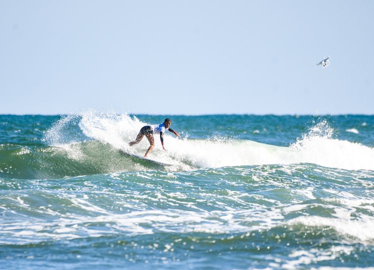 前田マヒナプロ/WSL/KAWANA