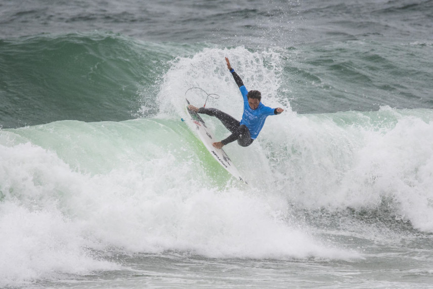 同ラウンドで敗れたもののジュニアではベスト16に残っている安室丈プロ/WSL / Pedro Mestre