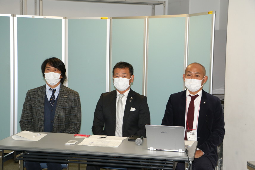 左からJPSA細川哲夫理事長、NSA酒井厚志理事長、井本公文副理事長