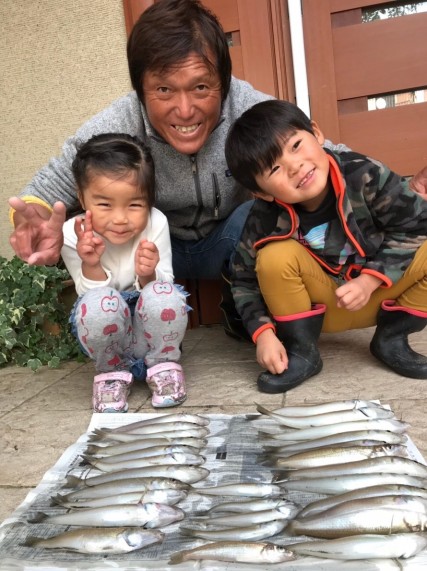 大きなシロギスはほとんど孫の男の子が釣り、以後も大物を釣ることが多くて何か持っている模様です