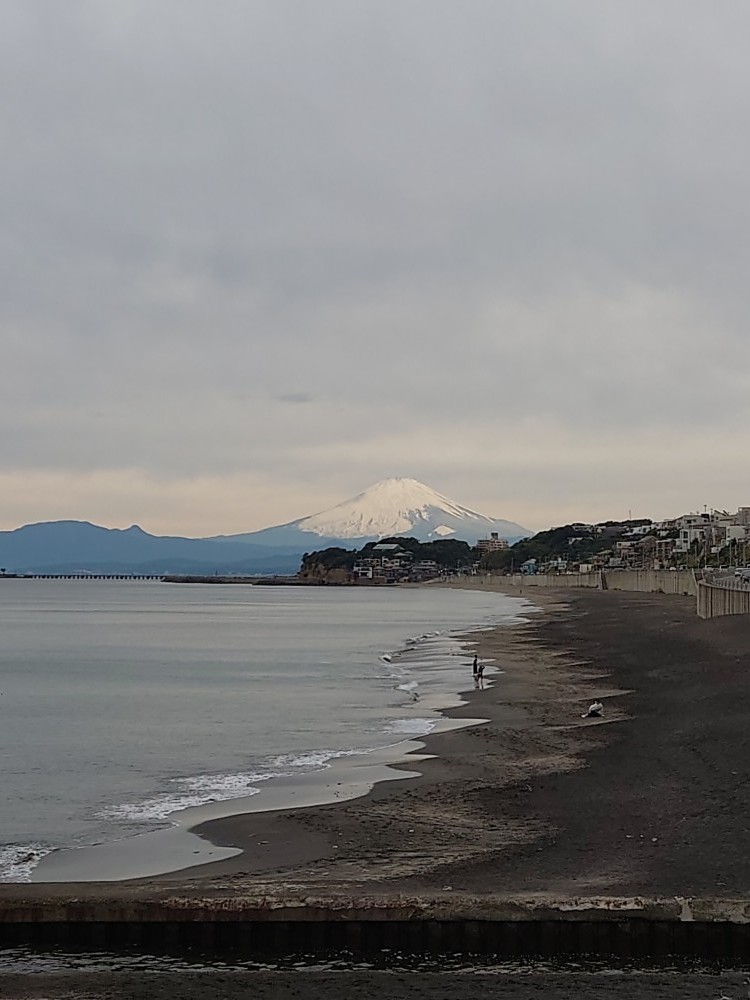 10月25日に一気に真っ白になった富士山