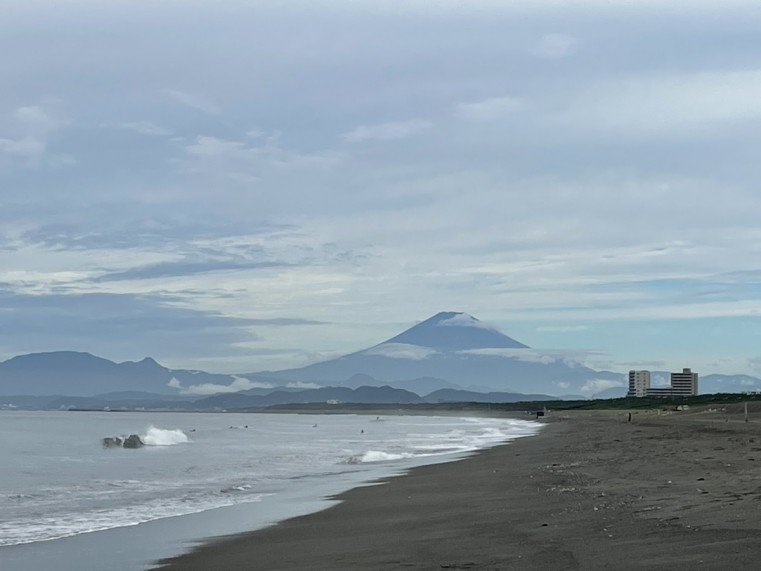 水墨画のような富士山。