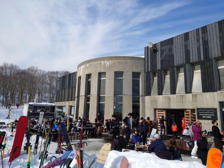 外国人で大賑わいの岩岳SKYARK