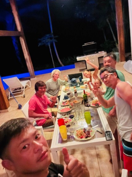 コテージのテラスでのBBQパーティーは最高の贅沢でした