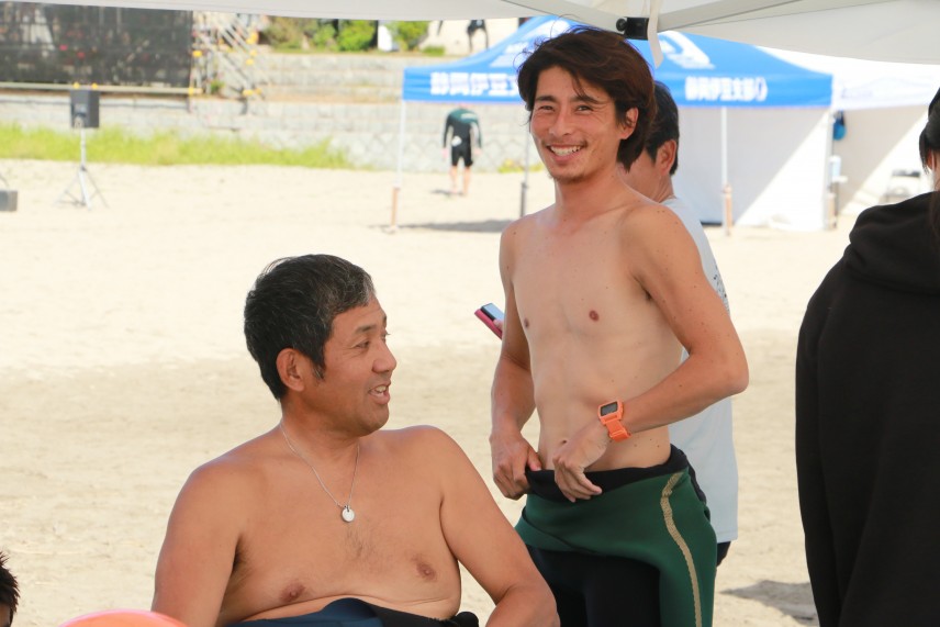 藤原智貴選手とピッチャーの佐藤稜馬氏