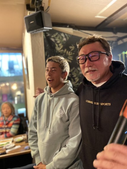 父親はcorner surf sportを営むビックウェーバー角直（すみすなお）氏