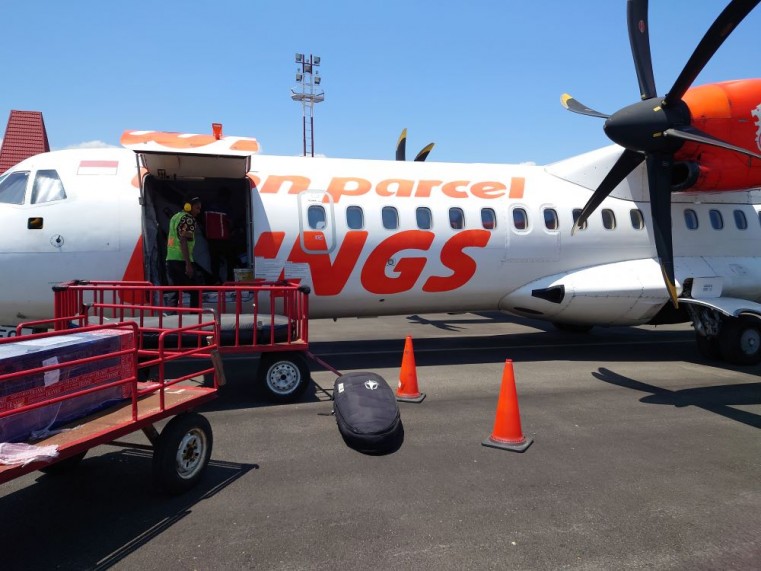 Wing Airはプロペラ機なので荷室がかなり狭くサーフボードが積めない時もあります