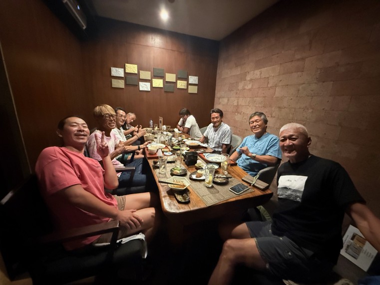 日本食レストラン「いまどき」での記念撮影、まだこの時は...