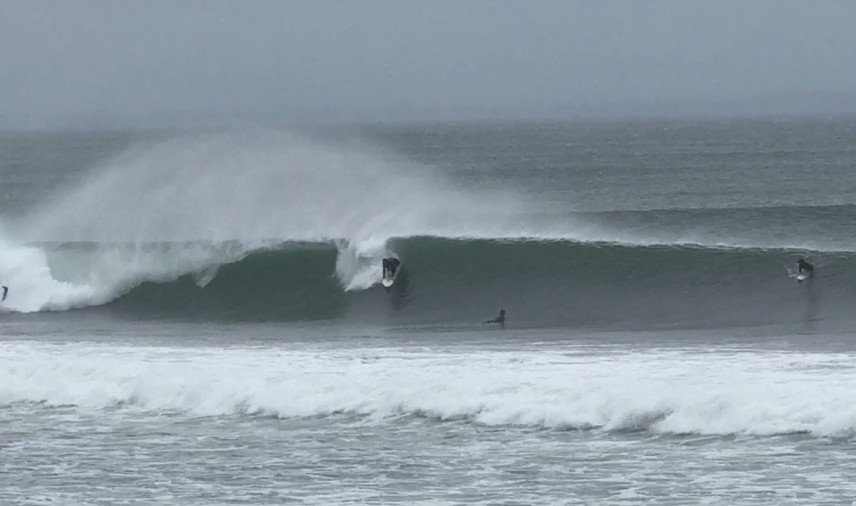 「チサン」際どい位置からのテイクオフ!パイプラインを彷彿とさせるハードなブレイク!