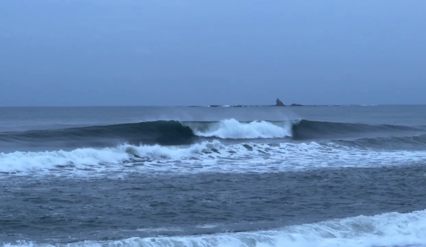 「チサン」良い波なのに何故こんなにも人がいなかったのか?今でも疑問が残る日でした。