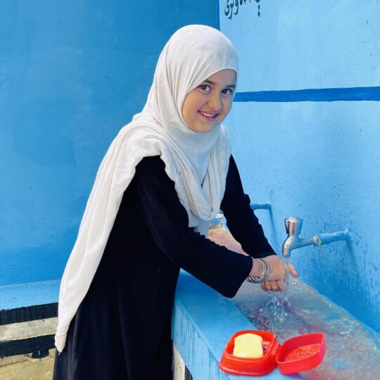 アフガニスタンの小学校で衛生教育を実施