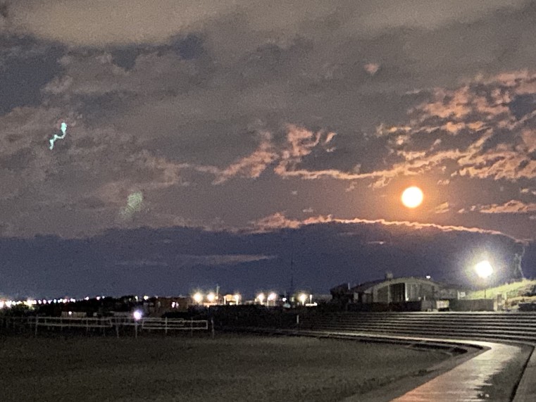 1/2am5:06鵠沼フルムーン