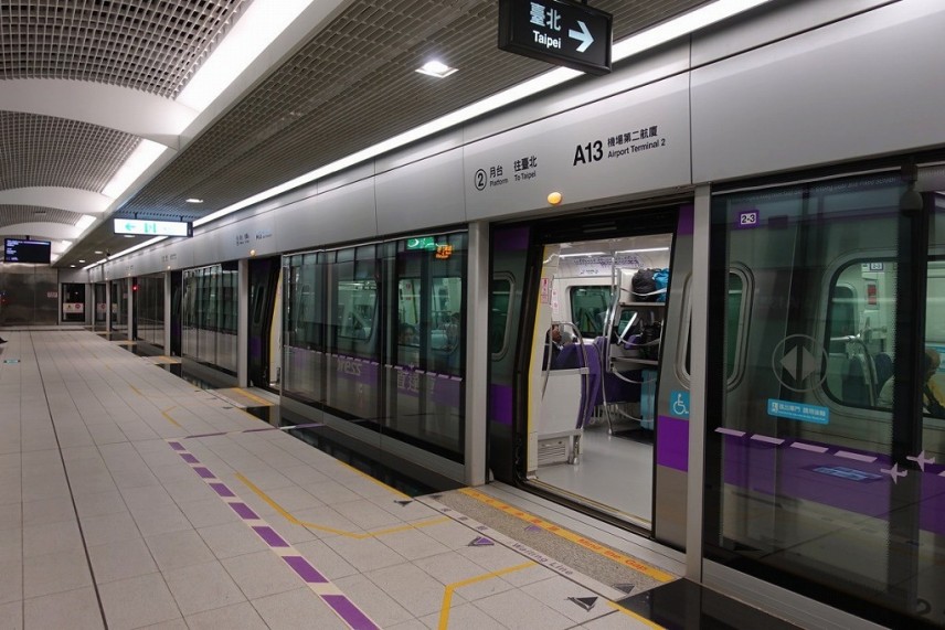 桃園空港からの市内へのアクセスは、MRT(空港線)が最も確実で早い方法。台北駅まで約40分。