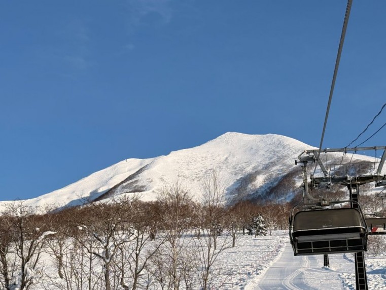 旅の後半に逗子のメンバーらと久しぶりに行ったニセコアンヌプリの美しい景観