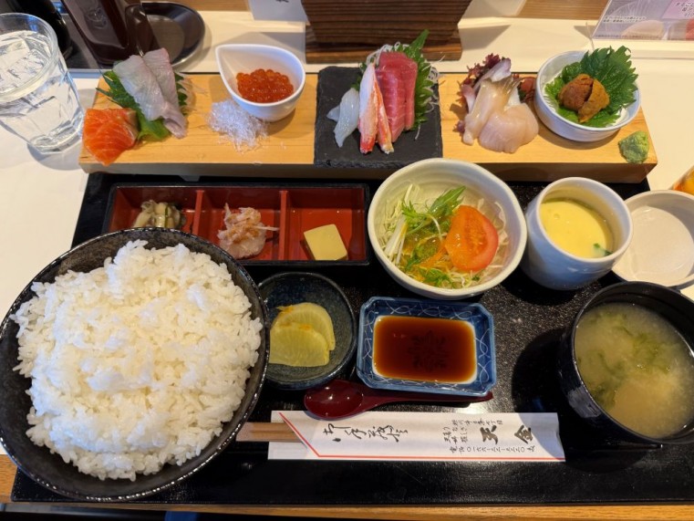 東旭川にある海鮮居酒屋 天金のお勧めの刺身定食