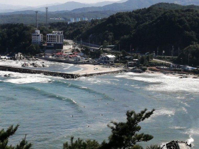 展望台から逆側は、『インクビーチ』