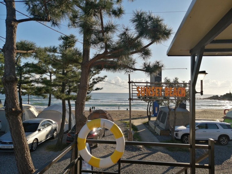 東向きのビーチだが、『SUNSET BEACH』キャンプサイト