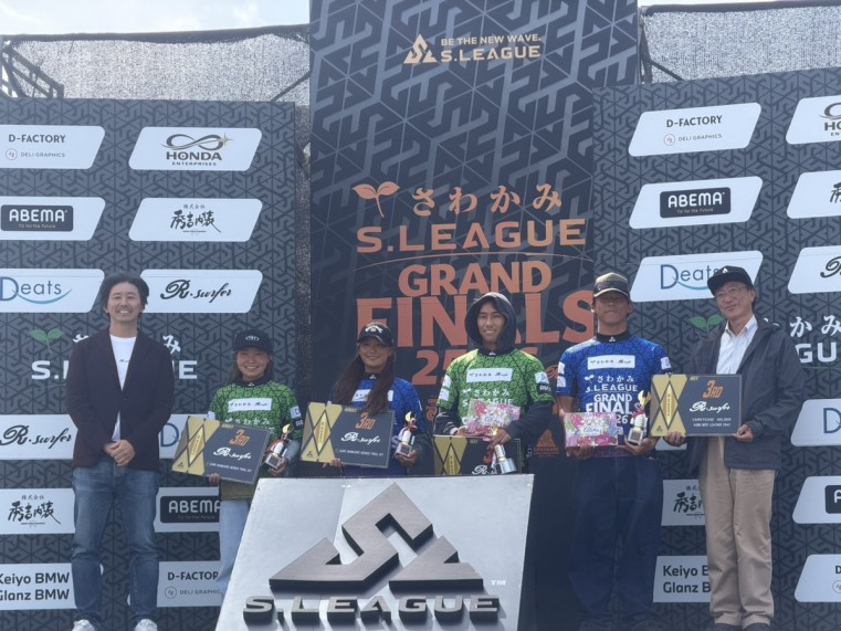 <ショートボード3位＞ 塚本　勇太 金沢　呂偉 馬場　心 石田　海夏 