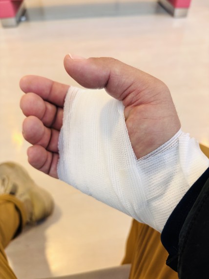 64F0C7F1-F586-45ED-86AC-34E6E5567C7E