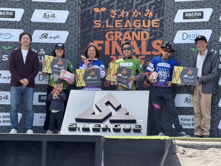 <ロングボード3位＞ 塚本　将也 小熊　海ノ介 市川　梨花　 榊原　頼子 