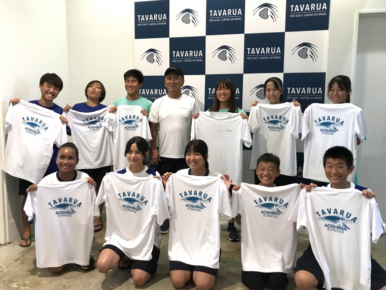青島中学サーフィン部のメンバー