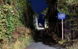 茅ヶ崎パーク：海に繋がる真っ暗な道。